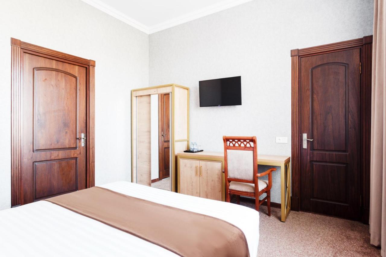 Western Suites Hotel Tachkent Extérieur photo