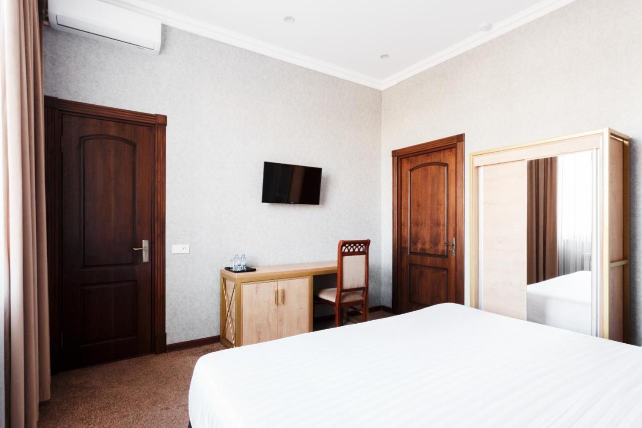 Western Suites Hotel Tachkent Extérieur photo