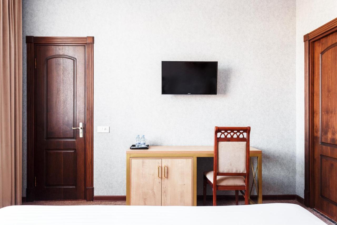 Western Suites Hotel Tachkent Extérieur photo
