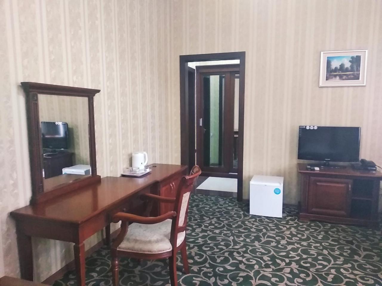 Western Suites Hotel Tachkent Extérieur photo