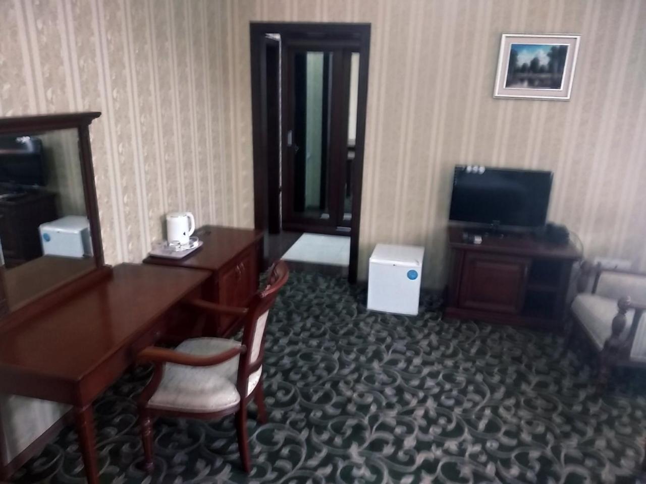 Western Suites Hotel Tachkent Extérieur photo